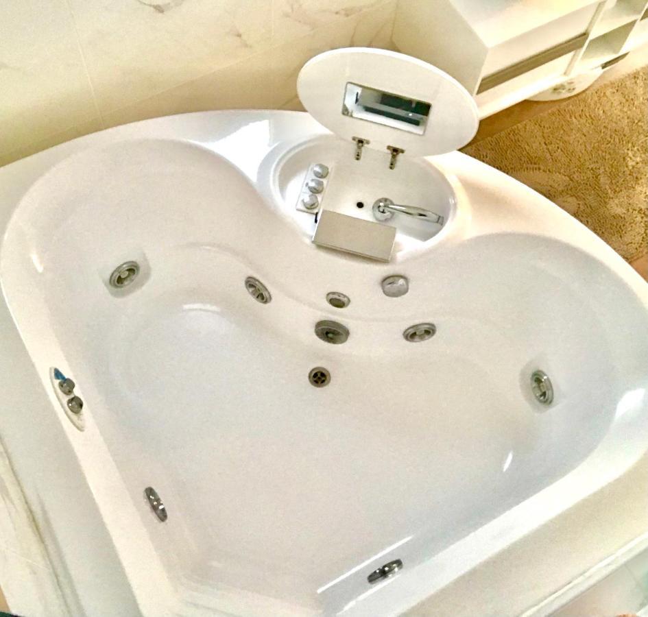 Stanza E Bagno Privato, Idromassaggio Con Extra Fee, In Appartamento Ferrara Exterior photo
